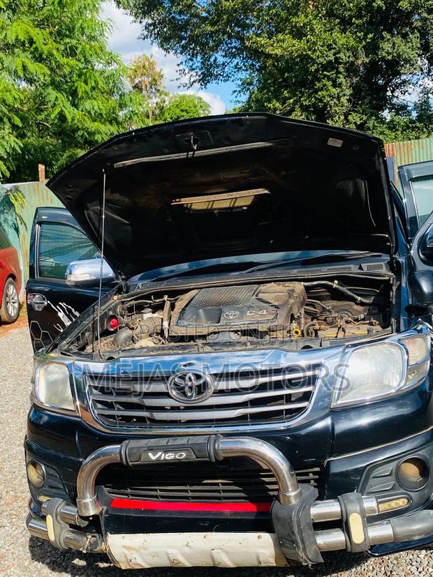Toyota Hilux 2015 Black