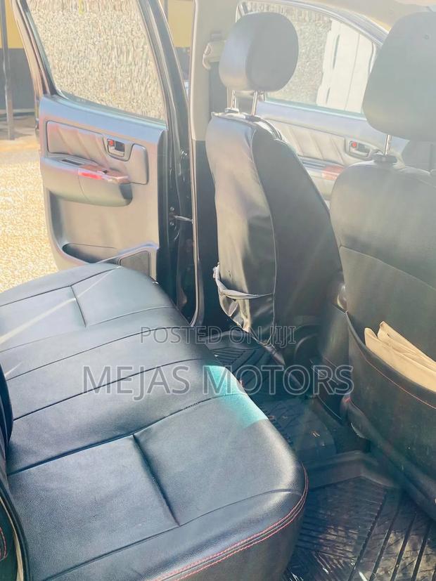 Toyota Hilux 2015 Black