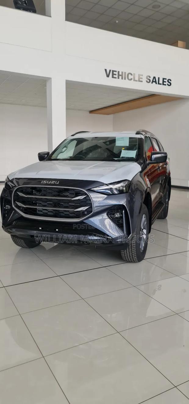 New Isuzu MU-X 2025 Gray