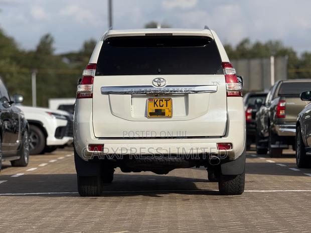 Toyota Land Cruiser Prado 2.7 i 2012 White