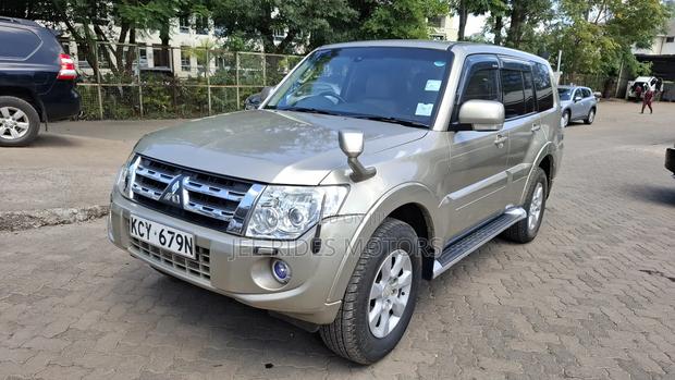Mitsubishi Pajero 3.0 2012 Beige