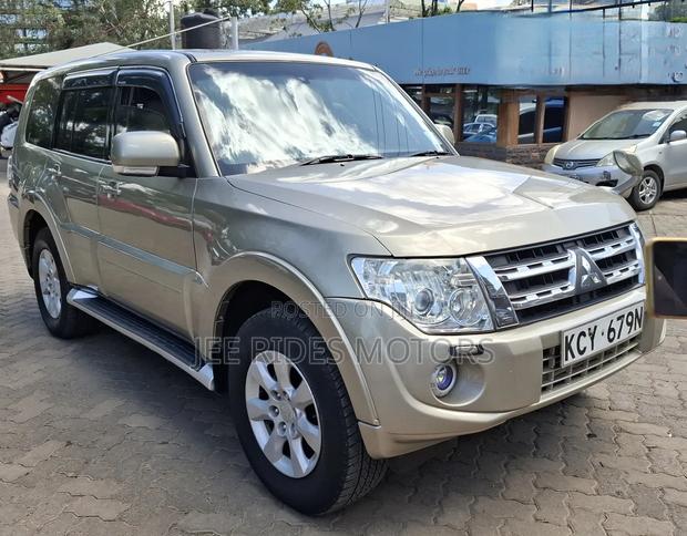 Mitsubishi Pajero 3.0 2012 Beige