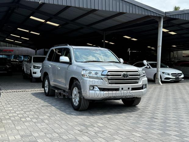 Toyota Land Cruiser 2018 Silver