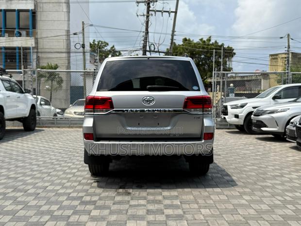 Toyota Land Cruiser 2018 Silver
