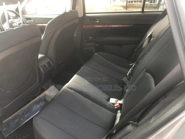 Subaru Legacy 2.5i Limited 2010 Gray