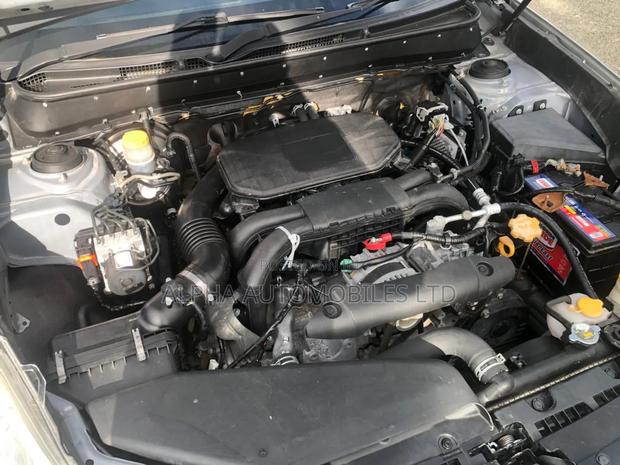 Subaru Legacy 2.5i Limited 2010 Gray