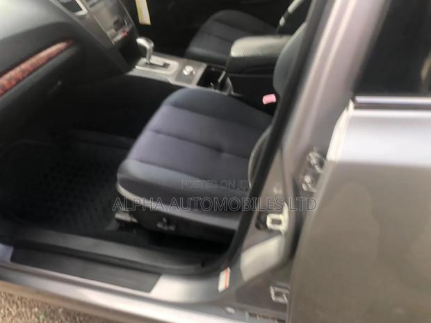 Subaru Legacy 2.5i Limited 2010 Gray