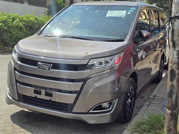 Toyota Noah 2.0 FWD (8 Seater) 2019 Gold