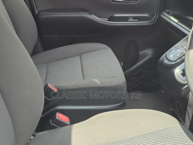 Toyota Noah 2.0 FWD (8 Seater) 2019 Gold