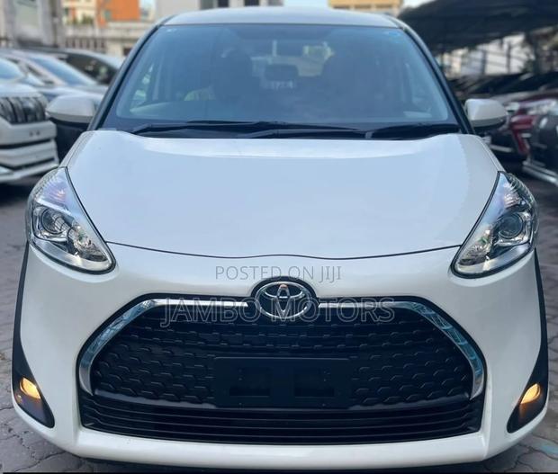 Toyota Sienta 1.5 FWD 2020 White