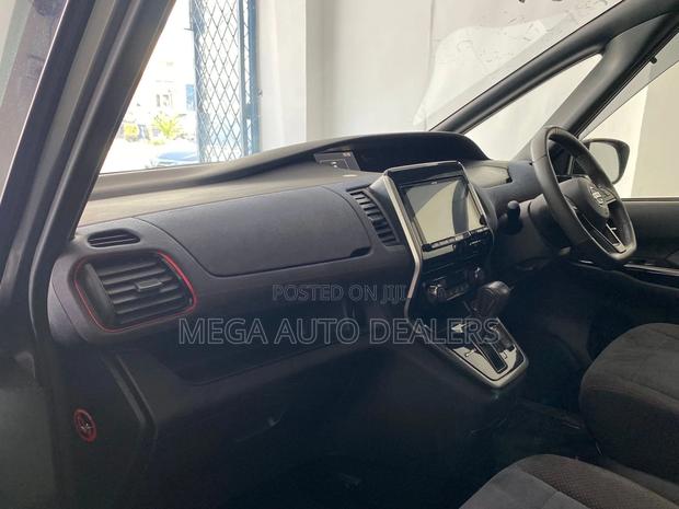 Nissan Serena 2018 Gray
