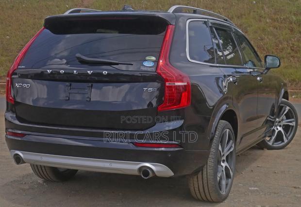 Volvo XC90 T5 Momentum AWD 2018 Black