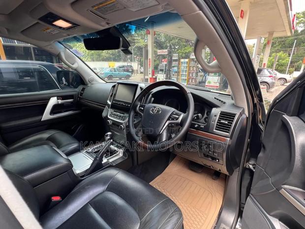 Toyota Land Cruiser 4.6 V8 ZX 2016 Black