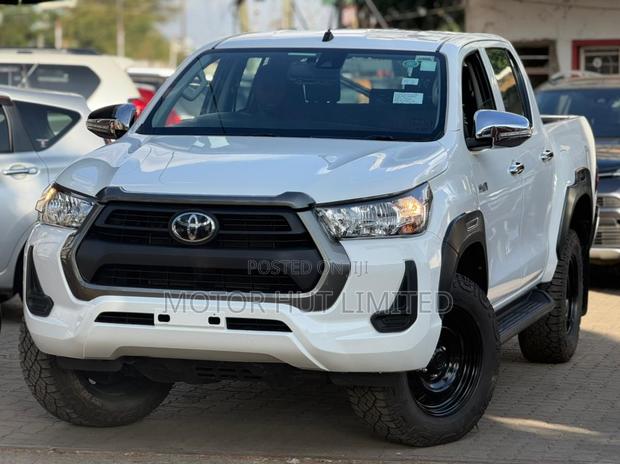 Toyota Hilux Revo Double Cab Deisel 2.4 AWD 2021 White