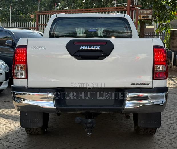 Toyota Hilux Revo Double Cab Deisel 2.4 AWD 2021 White