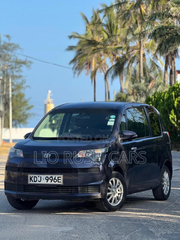 Toyota Spade 2015 Gray