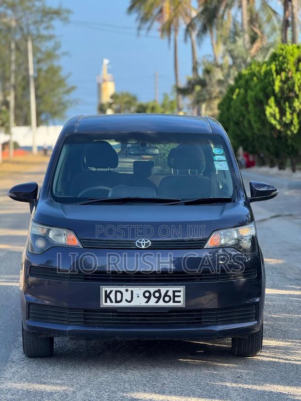 Toyota Spade 2015 Gray