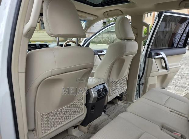 Toyota Land Cruiser Prado 2018 White