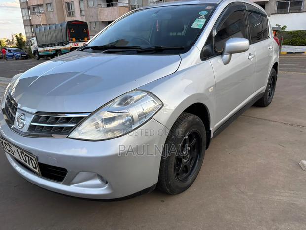 Nissan Tiida 2011 Gray