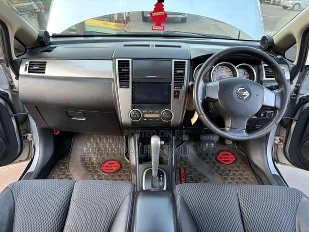 Nissan Tiida 2011 Gray