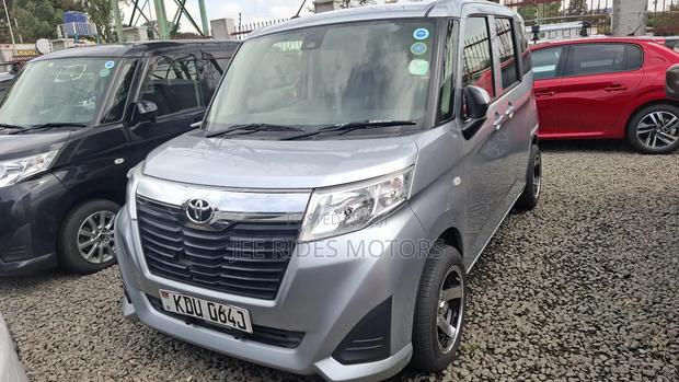 Toyota Roomy 1.0 FWD 2018 Silver