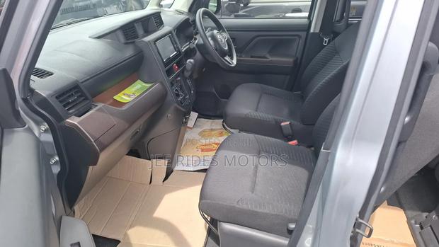 Toyota Roomy 1.0 FWD 2018 Silver