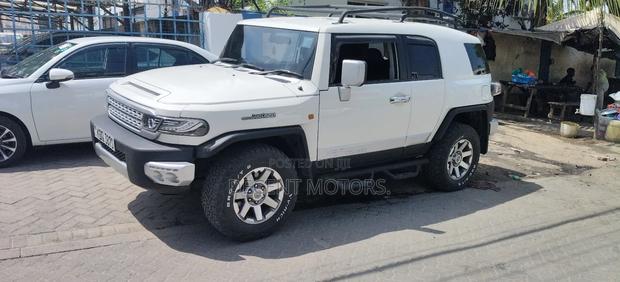 Toyota FJ Cruiser 2017 White