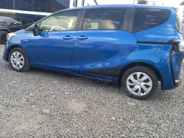 Toyota Sienta 1.5 AWD (6-seater) 2018 Blue