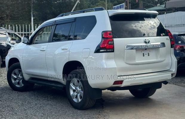 Toyota Land Cruiser Prado 2.8 2019 White