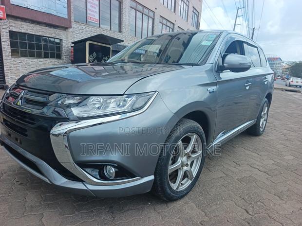 Mitsubishi Outlander 2.0 PHEV AWD 2016 Gray