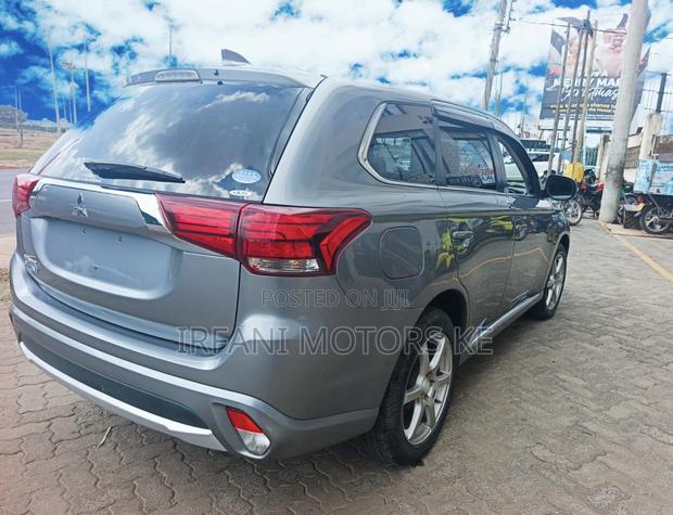 Mitsubishi Outlander 2.0 PHEV AWD 2016 Gray