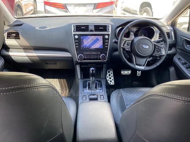 Subaru Outback 2018 White