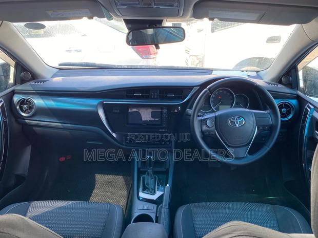 Toyota Auris 2018 Blue