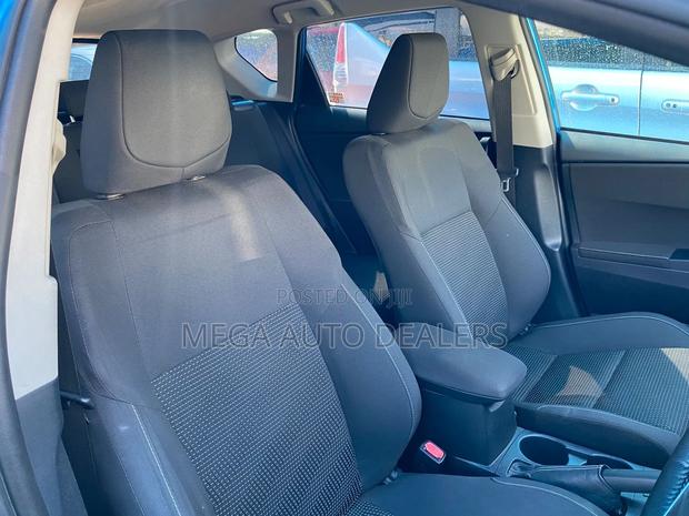 Toyota Auris 2018 Blue