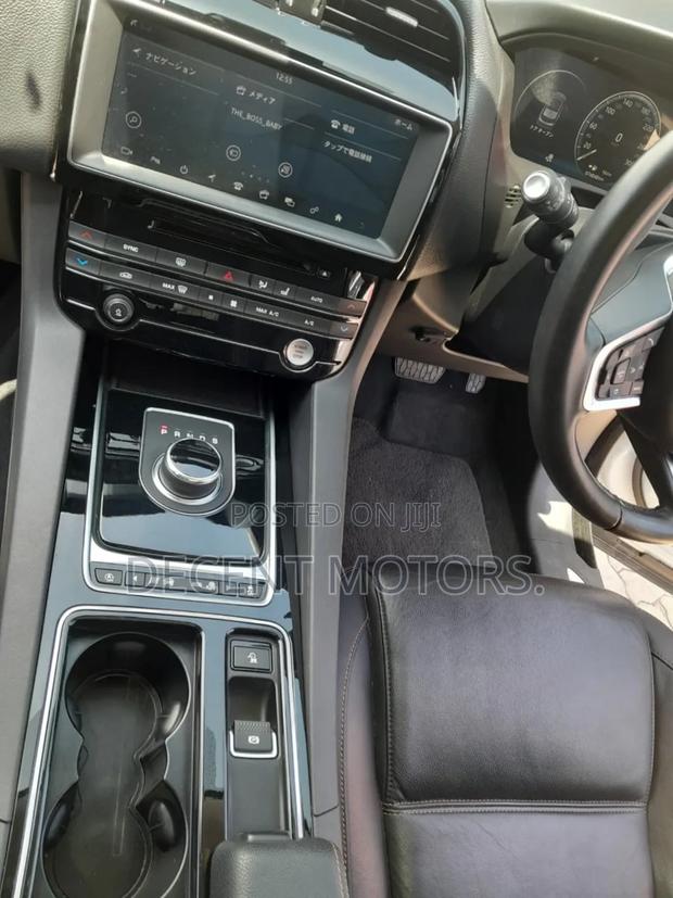 Jaguar F-Pace 20d Prestige AWD 2019 Off white