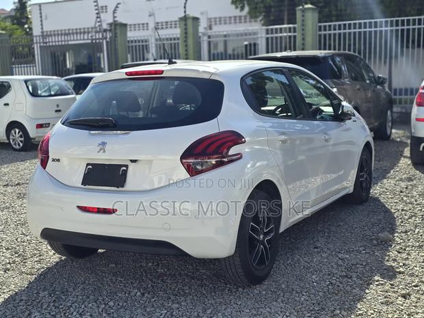 Peugeot 208 2019 White