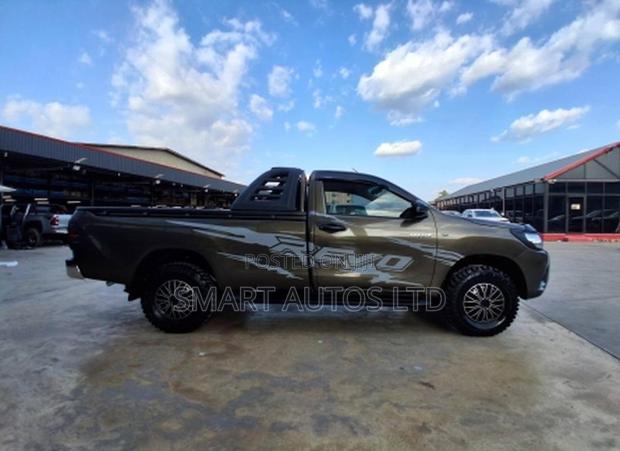 Toyota Hilux 2019 Brown