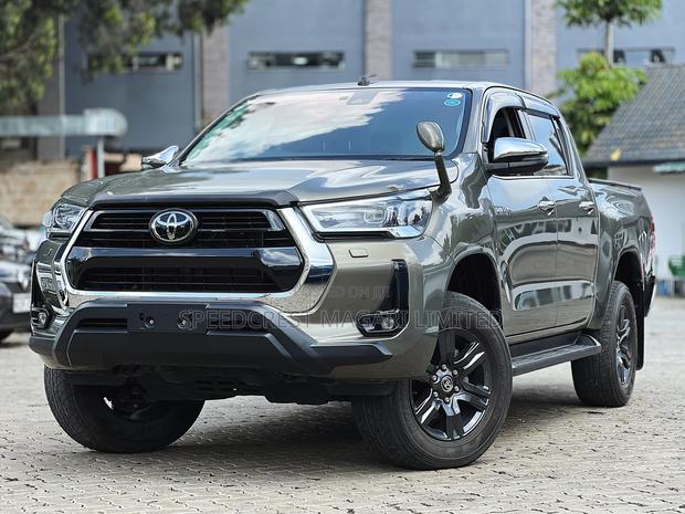 Toyota Hilux 2021 Silver