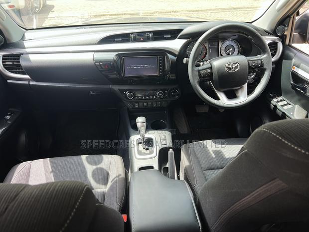 Toyota Hilux 2021 Silver