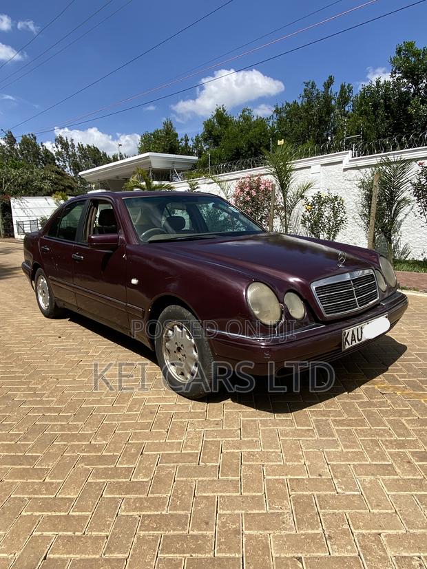 Mercedes-Benz E200 1998 Maroon