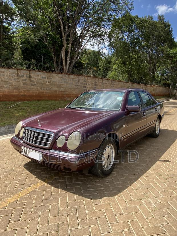 Mercedes-Benz E200 1998 Maroon