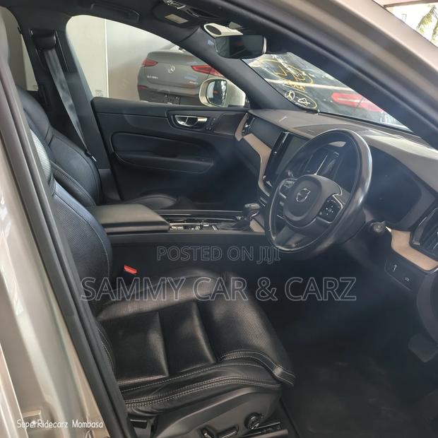 Volvo XC60 2020 Gold