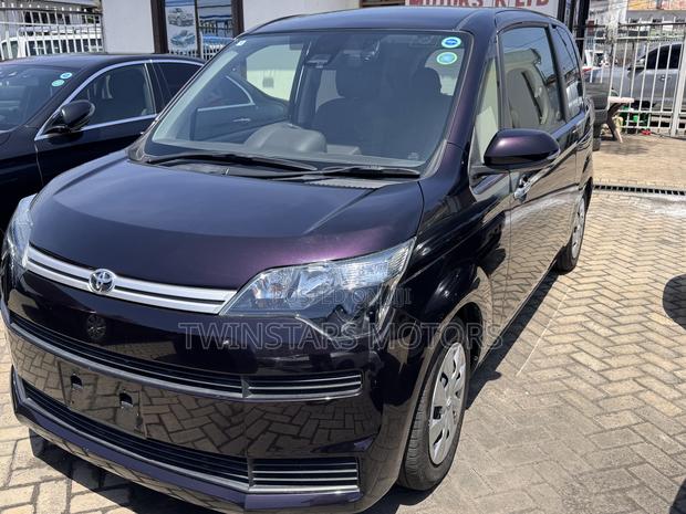 Toyota Spade 1.5 2019 Burgundy