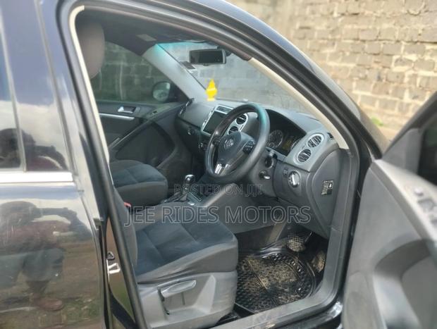 Volkswagen Tiguan S Automatic 2011 Black