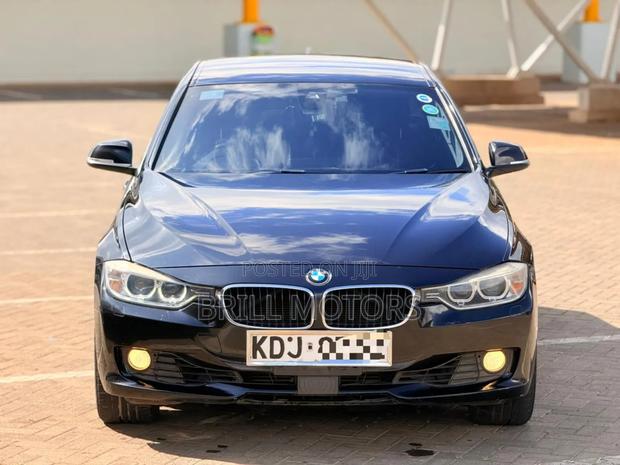 BMW 320i Sedan RWD 2015 Black