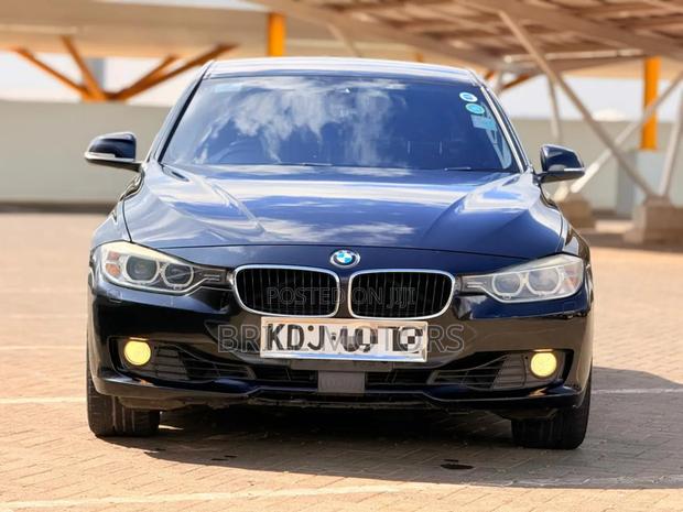 BMW 320i Sedan RWD 2015 Black