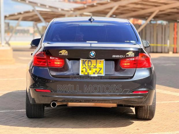 BMW 320i Sedan RWD 2015 Black