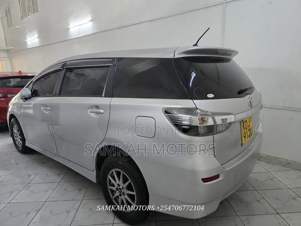 Toyota Wish 2017 Silver