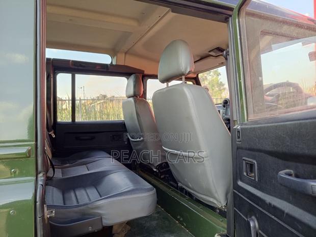 Land Rover Defender Puma 110 SW 2010 Green