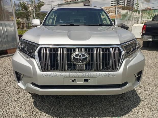 Toyota Land Cruiser Prado 2017 Silver